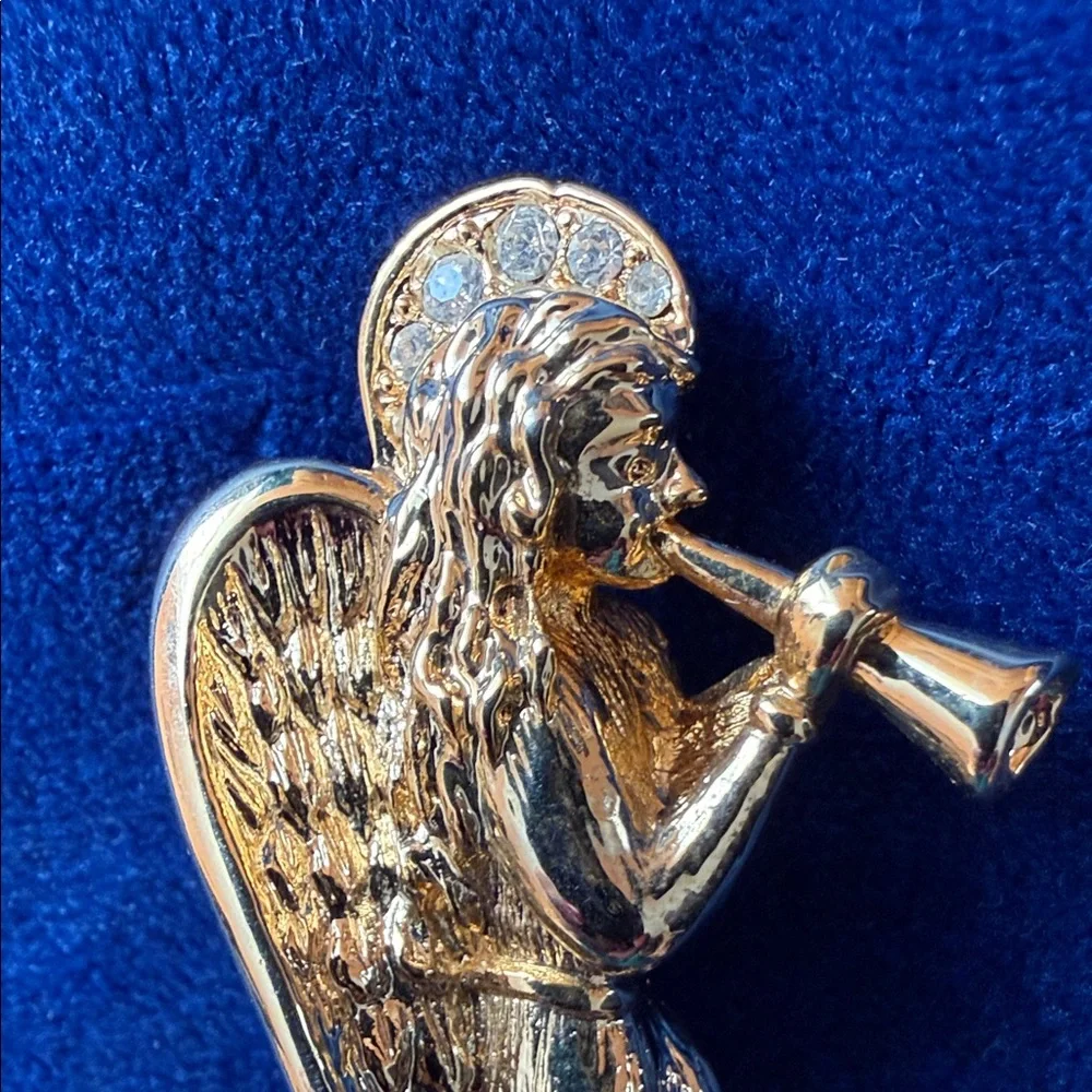 Gold Angel Trumpet Brooch - Gerrys Women's Jewelry